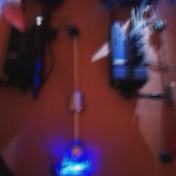 Lot de 4 d&eacute;tecteurs DAM + centrale, coque de protection, swingers illumin&eacute;s