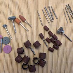 1 boite de petits accessoires pour micro-outil (type dremel)