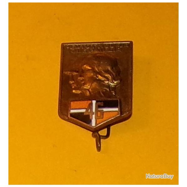 46� R�giment d'Infanterie, 2 t�tes, dos guilloch� , �cu avec 2 t�tes d'hommes drapeau orange