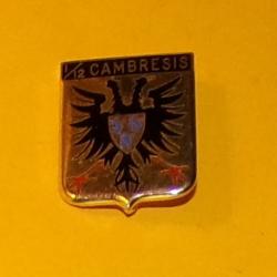 E.C. 1 - 12 CAMBRESIS,(1016), &eacute;mail, dos grenu, 2 lignes horizontales , &eacute;cu dor&eacute; &agrave; un aigle bic&eacute;phal