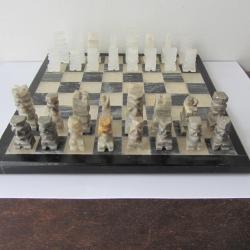 Jeu d'&eacute;checs azt&egrave;que marbre et onyx 1970-1980