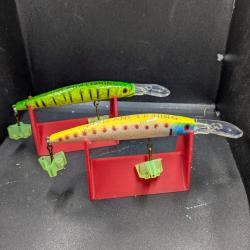 Lot 416 /Stickbaits,FISH AND FISHING/ 14.5cm,15,5 grs(1UV)+Protection triple offert/Hame&ccedil;ons VMC.