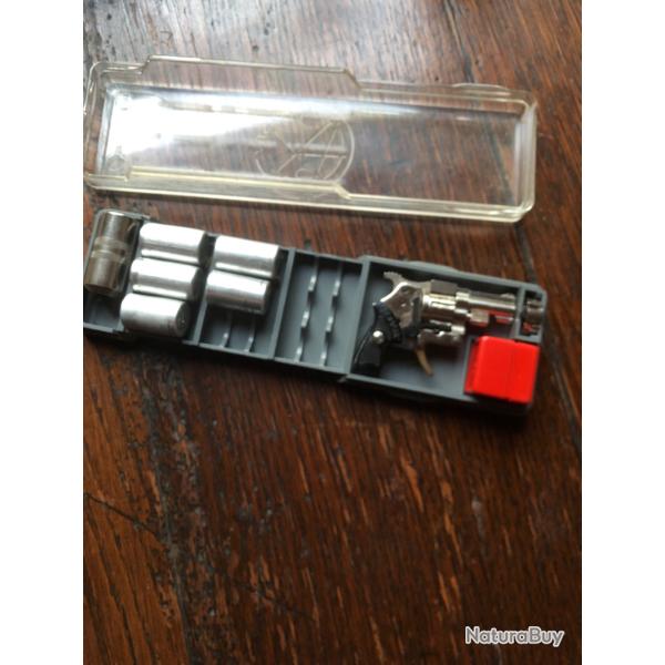 Petit revolver � broche cal. 2mm cat.D