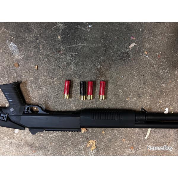 Fusil � pompe avec 4 cartouches