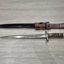 ba&iuml;onnette avec &eacute;tui et porte-fourreau