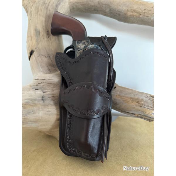 Holster en cuir pour revolvers de type Colt SAA 1873 ou r�plique 5''1/2. Droitier N�02