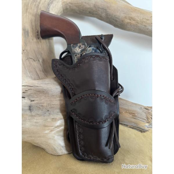 Holster en cuir pour revolvers de type Colt SAA 1873 ou r�plique 5''1/2. Droitier N�05