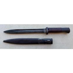 Ba&iuml;onnette allemande 84/98 sgx 44 rare poign&eacute;e avec rivets.