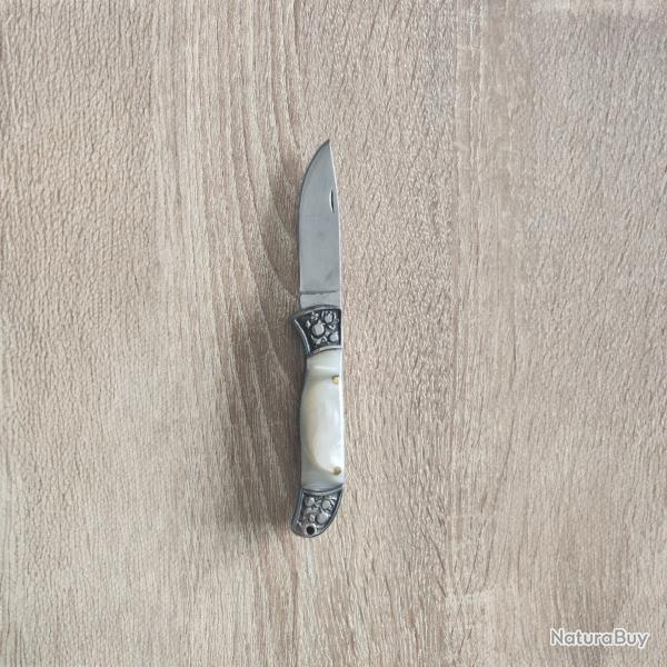 Couteau Pliant d'�l�gance - Design Perle - Acier Inoxydable - Gravures Ornementales - Style Traditio