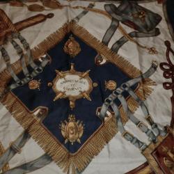 carr&eacute; foulard vintage  "marc roziers  100% soie  sabretages et gibernes   88  X 86  cm