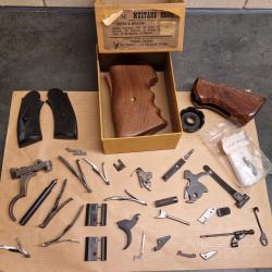 Lot de pi&egrave;ces d&eacute;tach&eacute;es revolver