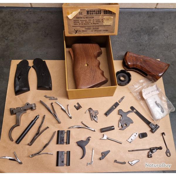 Lot de pi�ces d�tach�es revolver
