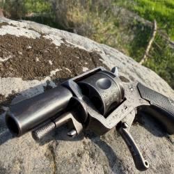 R&eacute;volver li&eacute;geois /Belge cal 320 &eacute;tat irr&eacute;prochable ,apte au tir