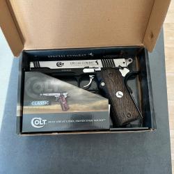 Colt Sp&eacute;cial Combat