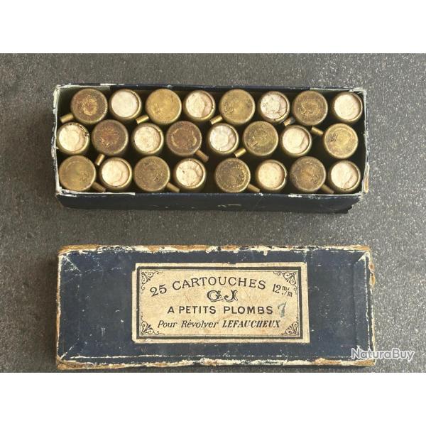 Boite ancienne de cartouches 12 mm � Broche pour revolver - voir les photos