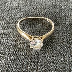 Bague or 9 carats de type solitaire - taille 54