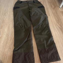 Pantalon de chasse homme, en tr&egrave;s bonne &eacute;tat Attention taille 38 mais taille tr&egrave;s petit