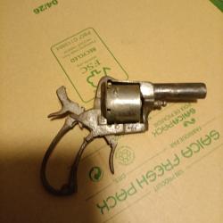 Petit revolver a broche incomplet