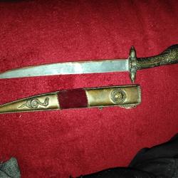 Couteau indien ancien avec lame en acier au carbone et fourreau ouvrag&eacute;