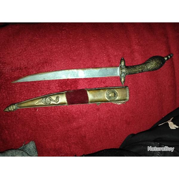 Couteau indien ancien avec lame en acier au carbone et fourreau ouvrag�