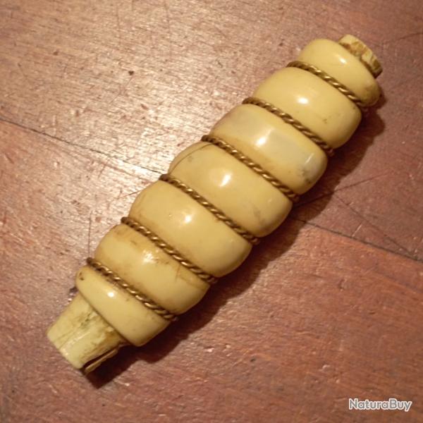 Une fus�e cellulo�d sur bois