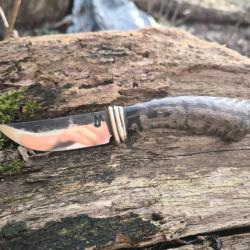 Couteau d'artisan avec un manche en corne
