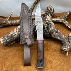 Couteau Bowie lame acier damas 256 couches manche en Noyer ref NBC28