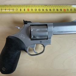 Revolver TAURUS mod&egrave;le 627 "Tracker" 357 magnum / 38 sp&eacute;cial