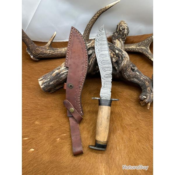 Couteau Bowie lame acier damas 256 couches manche en Bois ref NBC32
