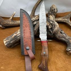 Couteau Bowie lame acier damas 256 couches manche en Noyer ref NBC33