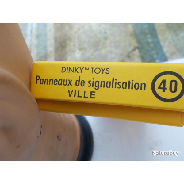 boite de 6 panneaux de signalisation  ville de dinky toys;neufs