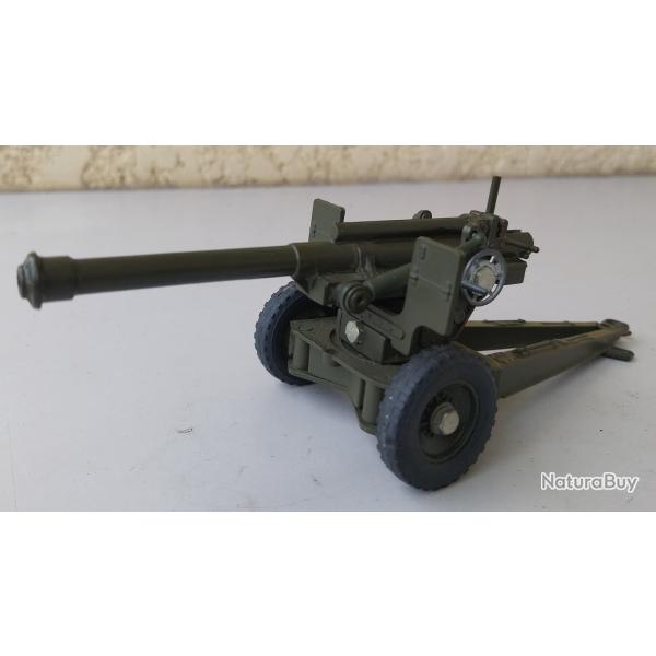 V�hicule militaire Canon de 105 mm.