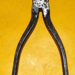 PINCE DU MATERIEL FORVAL 1953 DE L'ARMEE FRANCAISE,BON ETAT VOIR PHOTOS . POUR TOUT RENSEIGNEMENT ME