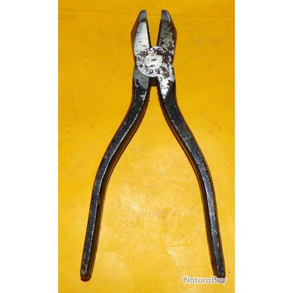 PINCE DU MATERIEL FORVAL 1953 DE L'ARMEE FRANCAISE,BON ETAT VOIR PHOTOS . POUR TOUT RENSEIGNEMENT ME