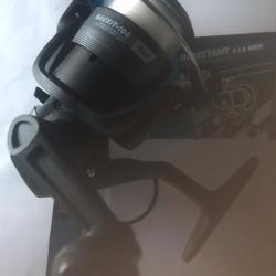 MOULINET NEUF MER. R&Eacute;SISTANT &Agrave; L'EAU DE MER. REMPLI DE 170m DE FIL DE MARQUE TORTUE DE 30/100&egrave;me