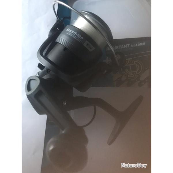 MOULINET NEUF MER. R�SISTANT � L'EAU DE MER. REMPLI DE 170m DE FIL DE MARQUE TORTUE DE 30/100�me