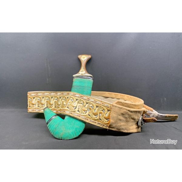 BEAU POIGNARD JAMBIYA ET SA CEINTURE, POIGNEE EN CORNE, COUTEAU ARABIQUE