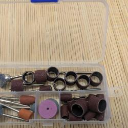 1 coffret d' accessoires pour micro-outil (type dremel)