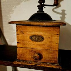 Moulin &agrave; caf&eacute; ancien PEUGEOT Fr&egrave;res Valentigney XIXe - Mod&egrave;le A - Cube  Authentique