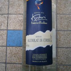 bouteille d'alcoolat concentr&eacute; de cerise