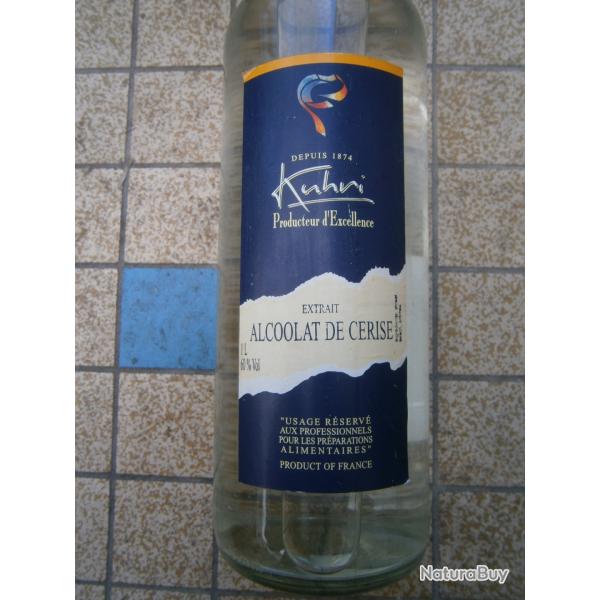 bouteille d'alcoolat concentr� de cerise
