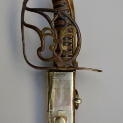 Sabre d'infanterie "petit montmorency" dit de mineur &eacute;poque Louis XVI monture &agrave; fleur de lys ajour&eacute;e