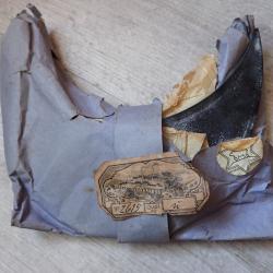 Lot de 3 visi&egrave;res de shako ou casque &agrave; pointe ? encore emball&eacute;es