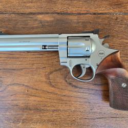 Vends r&eacute;volver Korth sport inox 6 pouces 357 magnum &eacute;tat quasi neuf.