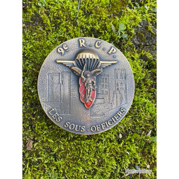 Grosse m�daille de table en  bronze du 9� R�giment Chasseurs Parachutistes.