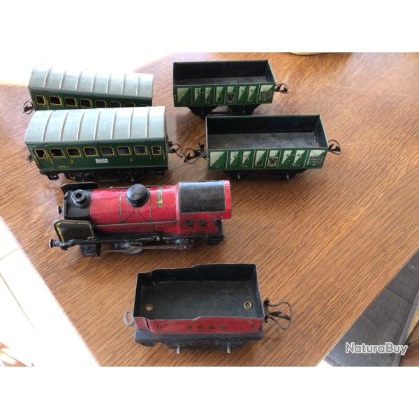 TRAIN ET WAGONS M�CANIQUES HORNBY locomotive tender et 4 wagons