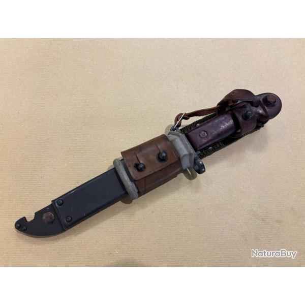 Ba�onnette russe d'AK-47 avec fourreau et num�ros de matricule