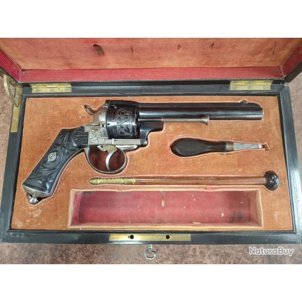 Revolver 12 mm � broche � cadre ferm�