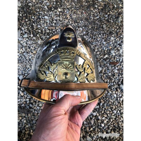 �TAT NEUF CASQUE DE POMPIER DE LA COMMUNE DE LOYES