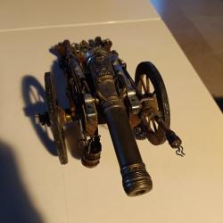 Canon r&eacute;plique qui tire poudre noire